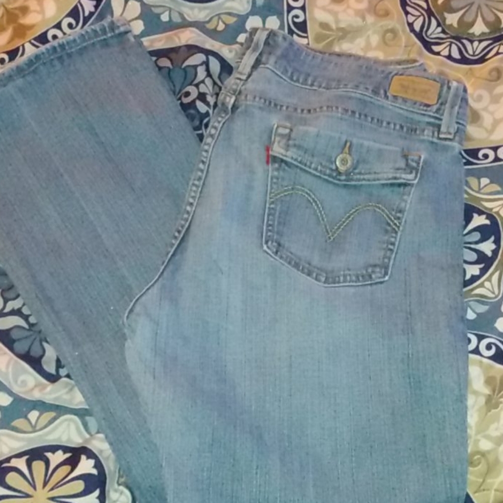 Ladies Levi's blue jeans